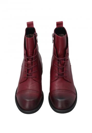 Ботинки на шнуровке