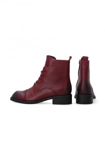 Ботинки на шнуровке