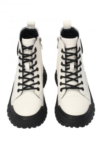 Ботинки на шнуровке