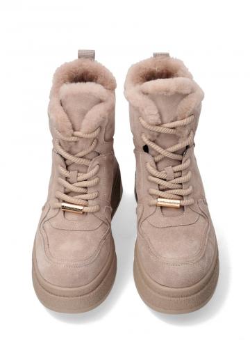 Сапожки на танкетке