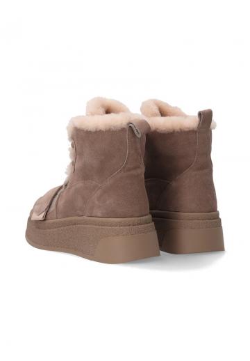 Сапожки на танкетке