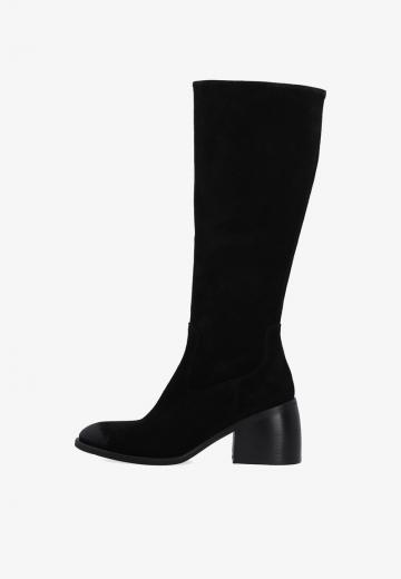 Высокие сапоги