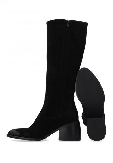 Высокие сапоги