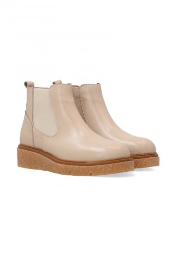 Сапожки на танкетке