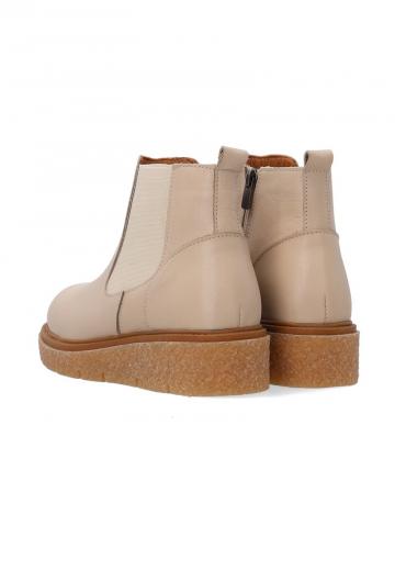 Сапожки на танкетке