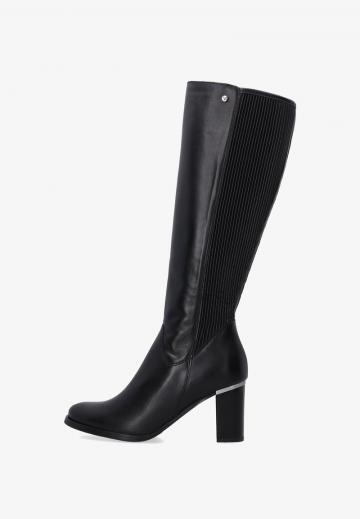 Высокие сапоги
