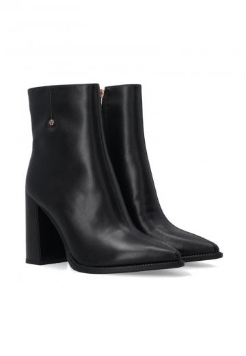 Полусапожки на высоком каблуке