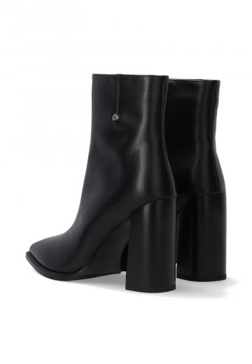 Полусапожки на высоком каблуке