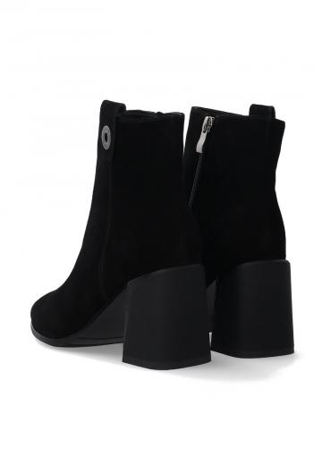 Полусапожки на высоком каблуке