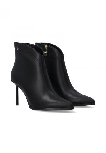 Полусапожки на высоком каблуке