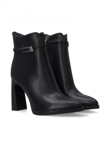 Полусапожки на высоком каблуке