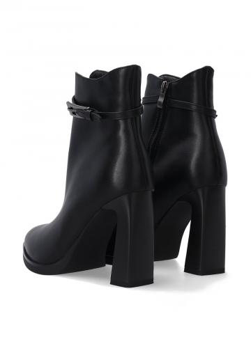 Полусапожки на высоком каблуке