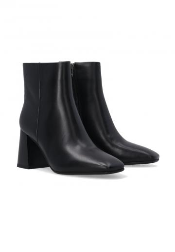 Полусапожки на высоком каблуке