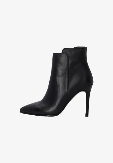 Полусапожки на высоком каблуке