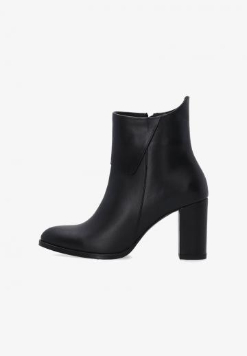 Полусапожки на высоком каблуке