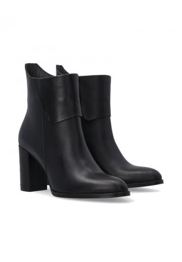 Полусапожки на высоком каблуке