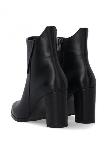 Полусапожки на высоком каблуке