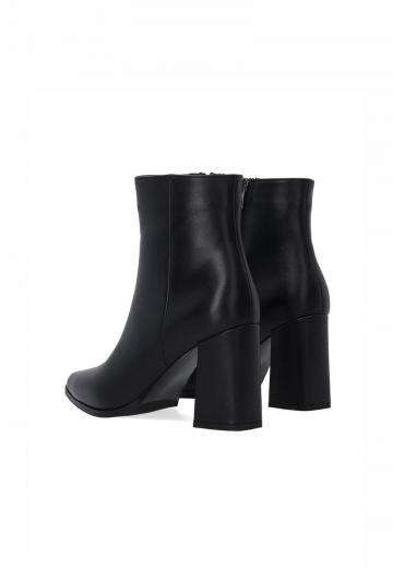 Полусапожки на высоком каблуке