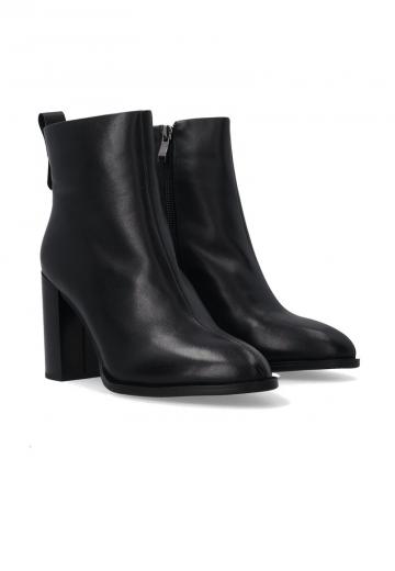 Полусапожки на высоком каблуке