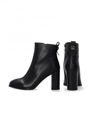 Полусапожки на высоком каблуке