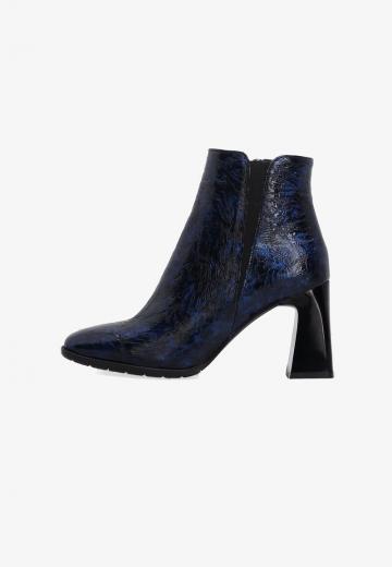 Полусапожки на высоком каблуке