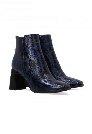 Полусапожки на высоком каблуке