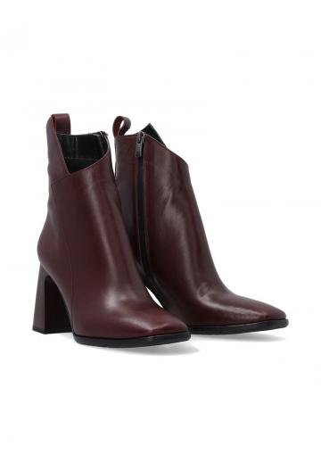 Полусапожки на высоком каблуке