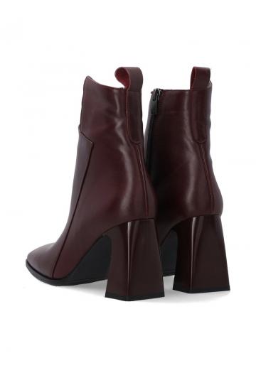 Полусапожки на высоком каблуке