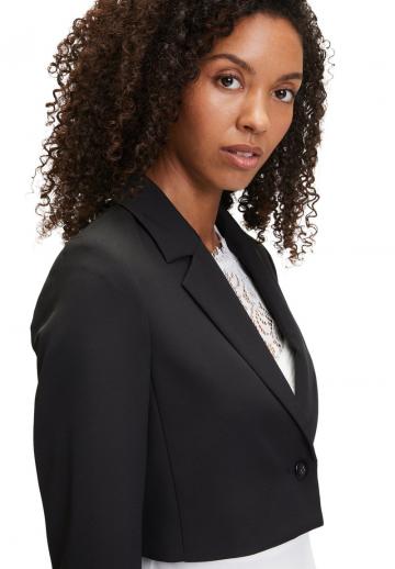 Короткий блейзер