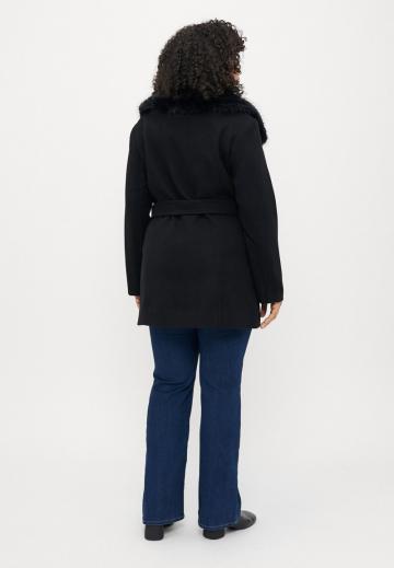 Короткое пальто