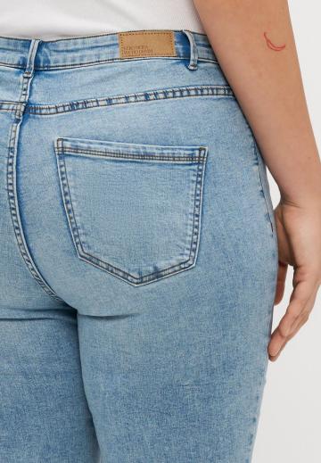 Узкие джинсы