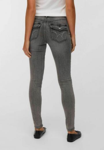 Узкие джинсы