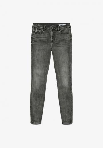 Узкие джинсы