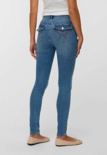 Узкие джинсы