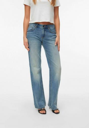 Прямые джинсы