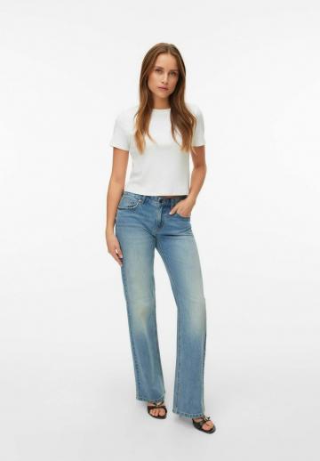Прямые джинсы
