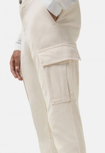 Брюки с накладными карманами