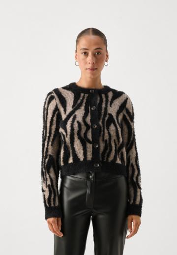 Жаккардовая вязаная кофта