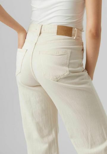 Клешеные джинсы