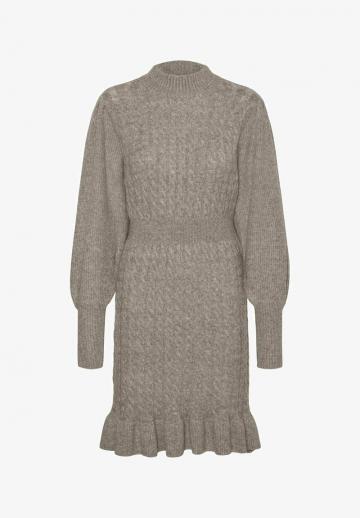 Вязаное платье