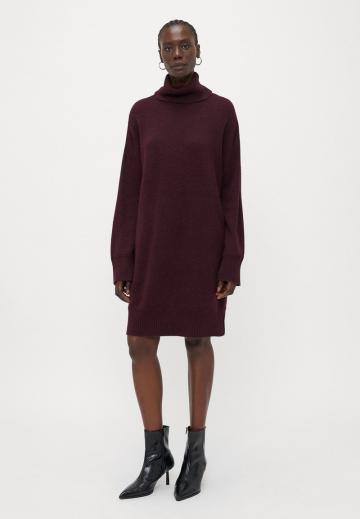 Вязаное платье