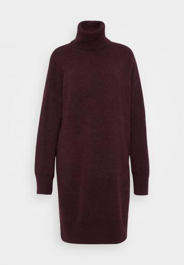 Вязаное платье