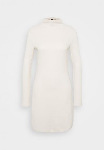 Платье футляр