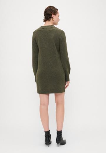 Вязаное платье