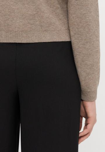 Пуловер с воротником поло