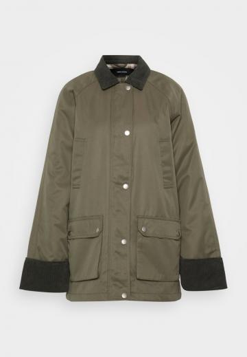 Короткое пальто