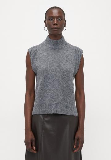 Пуловер без рукавов