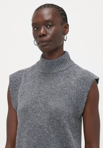 Пуловер без рукавов