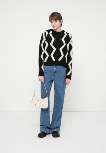 Жаккардовая вязаная кофта