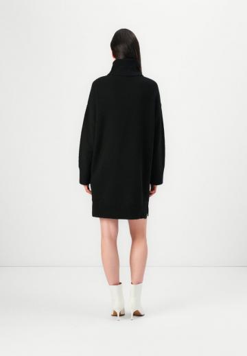 Вязаное платье